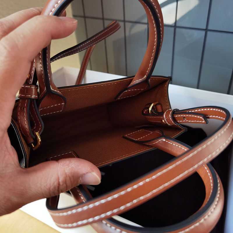 Phone Cell Genuine Line Cabas Vertical Canvas Leather Mini Tote Bag Women's Small Square Portable Diagonal Straddle Textine Lining Fashion W, Sky blue
Phone Cell Genuine Line Cabas Vertical Canvas Leather Mini Tote Bag Women's Small Square Portable Diagonal Straddle Textine Lining Fashion W, Sky blue