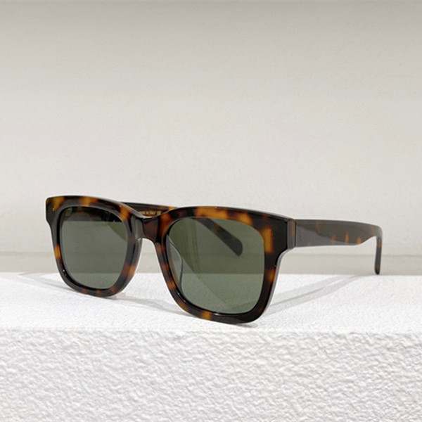 Sunglasses For Women and Men Summer 40232 Style Anti-Ultraviolet Retro Plate Full Frame Glasees Random Box
Sunglasses For Women and Men Summer 40232 Style Anti-Ultraviolet Retro Plate Full Frame Glasees Random Box