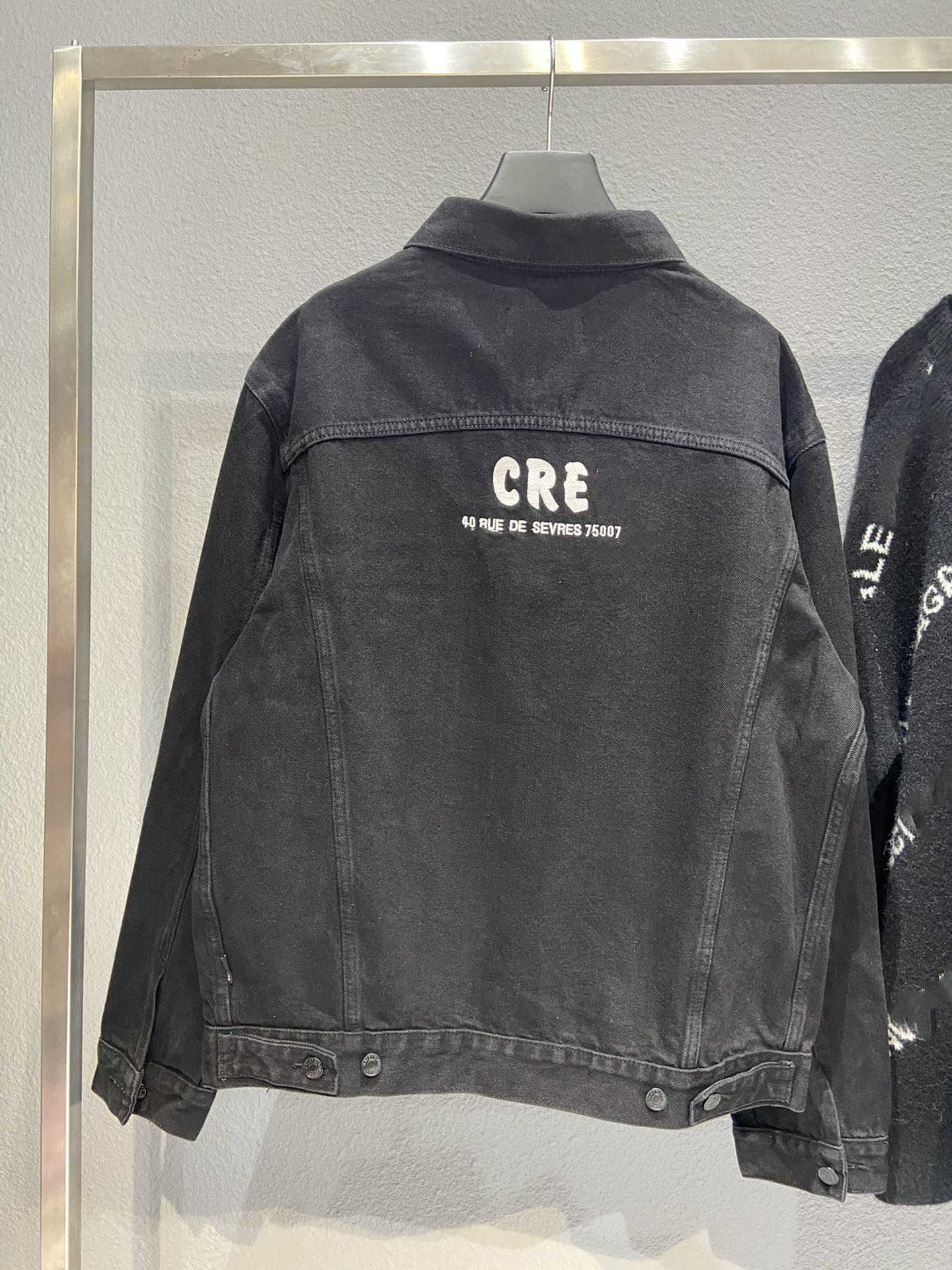 Men's Jackets INS Couple Men's and Women's Brick Counter CREW Collection Denim Jacket, Black
Men's Jackets INS Couple Men's and Women's Brick Counter CREW Collection Denim Jacket, Black
