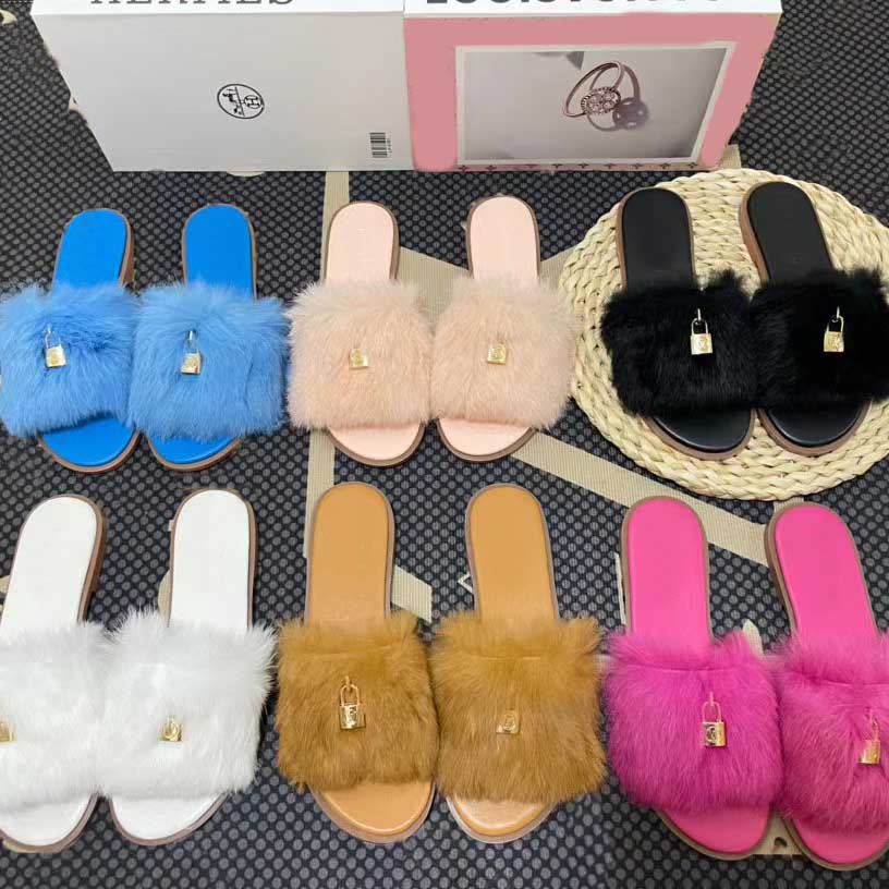 Designer Wool Slipper Fur Warm Slides Winter Furry Fluffy Sandals Outdoor Sleepskin Letters Slipper With Box
Designer Wool Slipper Fur Warm Slides Winter Furry Fluffy Sandals Outdoor Sleepskin Letters Slipper With Box