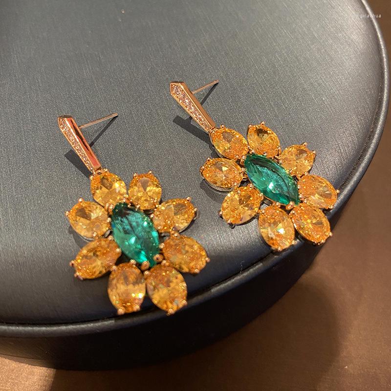 Dangle Earrings Sparkling Yellow Zirconia Flower Earring For Women 925 Silver Needle Bling Crystal Charm Banquet Bridal Ear Jewelry
Dangle Earrings Sparkling Yellow Zirconia Flower Earring For Women 925 Silver Needle Bling Crystal Charm Banquet Bridal Ear Jewelry