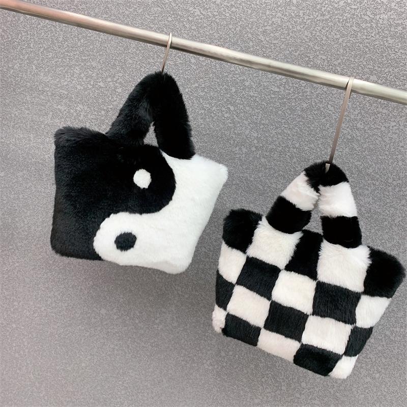 Evening Bags Autumn/winter Chessboard Design Fur Lady Bag Imitation Handbag With Crossbody Chain, Checkerboard
Evening Bags Autumn/winter Chessboard Design Fur Lady Bag Imitation Handbag With Crossbody Chain, Checkerboard