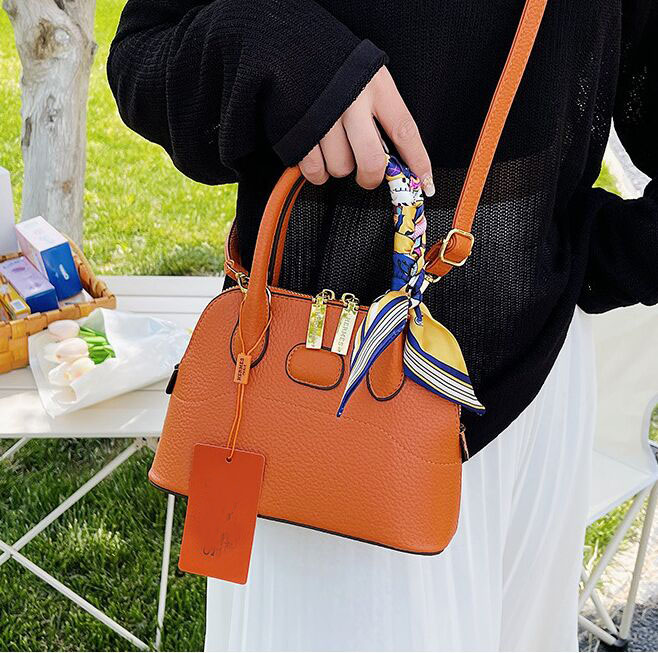 Luxury designers women's Shell Shoulder Bags wallet Clutch package Bag Totes CrossBody Handbag purses Best-selling Multicolor 27cm, White
Luxury designers women's Shell Shoulder Bags wallet Clutch package Bag Totes CrossBody Handbag purses Best-selling Multicolor 27cm, White