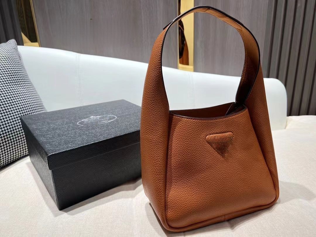 P luxury designer bag fashionbags handbags black handbag women Daily commuting sacoche Vegetable basket armpit bag pochette shoulder vintage bags, Empty box
P luxury designer bag fashionbags handbags black handbag women Daily commuting sacoche Vegetable basket armpit bag pochette shoulder vintage bags, Empty box