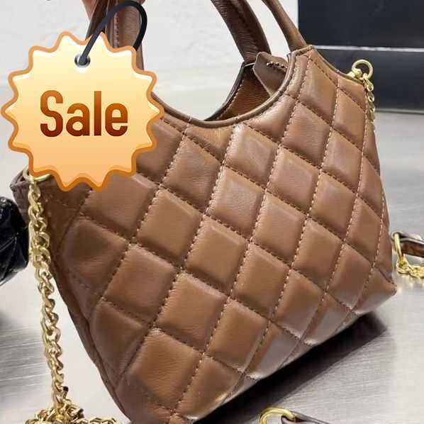 Luxury Designer Handbags Shoulder bag Crossbody Bag Tote Woman's Small Shopping Bags and Large Tote bags Can Be Casually Matched to Create Factory Direct Sales, Black 18 cm
Luxury Designer Handbags Shoulder bag Crossbody Bag Tote Woman's Small Shopping Bags and Large Tote bags Can Be Casually Matched to Create Factory Direct Sales, Black 18 cm