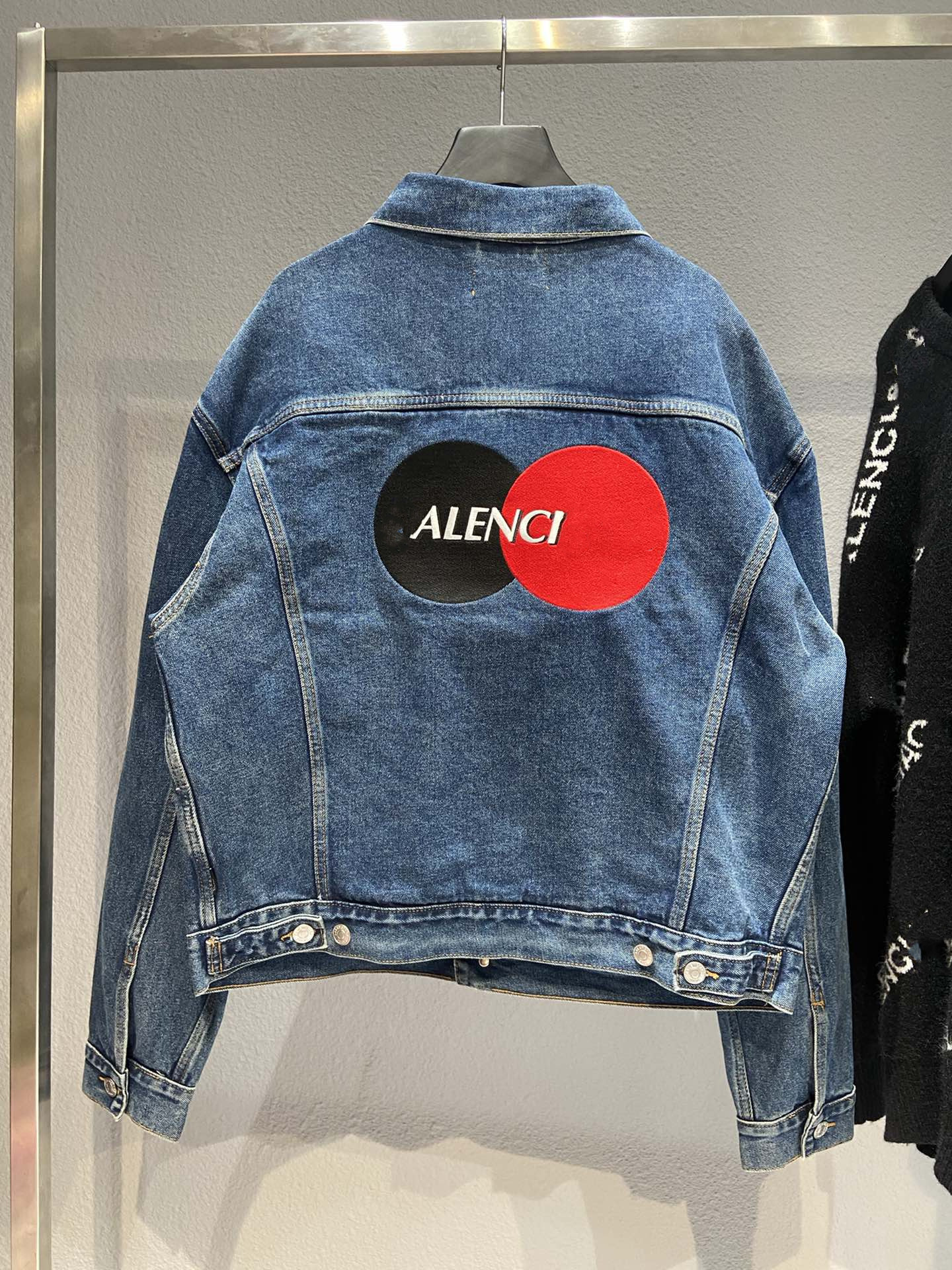 Men's Jackets INS Tide Style Couple Men's and Women's Masterpiece Embroidered Monogrammed Logo Denim Jacket, Denim blue
Men's Jackets INS Tide Style Couple Men's and Women's Masterpiece Embroidered Monogrammed Logo Denim Jacket, Denim blue