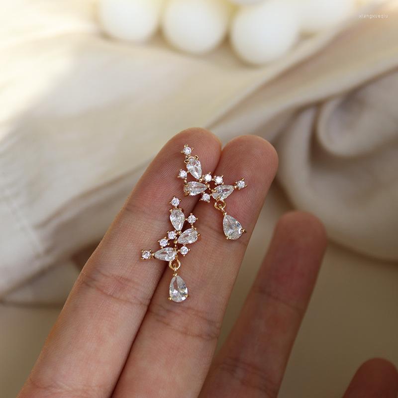 Dangle Earrings 925 Sterling Silver Shiny Zircon Korean Elegant Fashion Wedding Gold Geometric Ear Stud Jewelry For Women Gift 
Dangle Earrings 925 Sterling Silver Shiny Zircon Korean Elegant Fashion Wedding Gold Geometric Ear Stud Jewelry For Women Gift