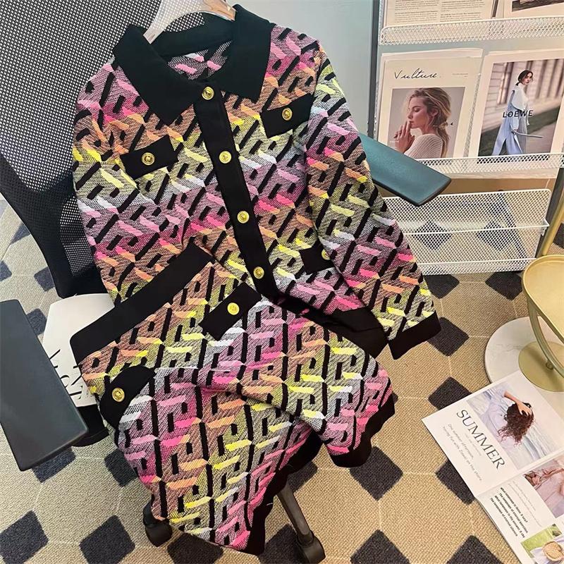 Work Dresses 2022 Autumn And Winter Women Color Contrast Letter Jacquard Commuter Slim Knitted Cardigan Skirt Suit Two-Piece Set, As shown
Work Dresses 2022 Autumn And Winter Women Color Contrast Letter Jacquard Commuter Slim Knitted Cardigan Skirt Suit Two-Piece Set, As shown