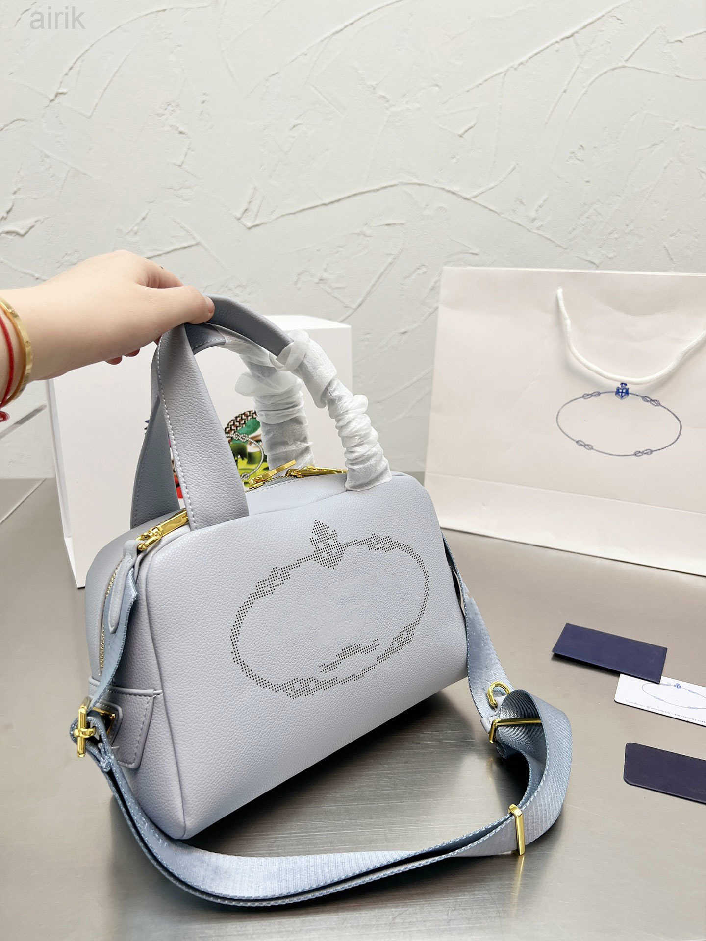 Messenger Bag Women Wide Strap Female Totes Handbags Shoulder Bags Popular Cross Body Bag
Messenger Bag Women Wide Strap Female Totes Handbags Shoulder Bags Popular Cross Body Bag