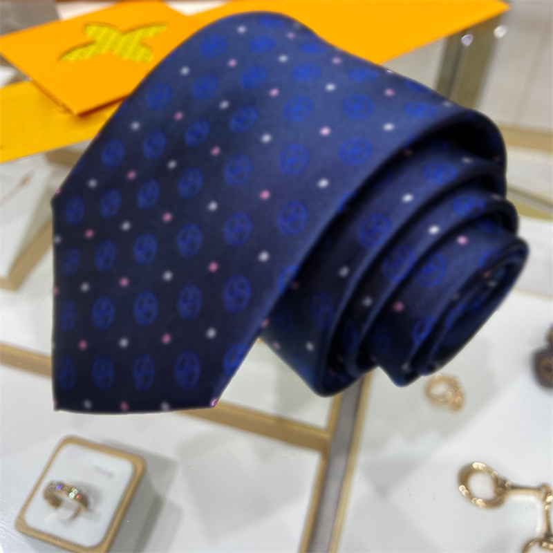 Luxury Designer Ties Silk Handmade Neckties Fashion Letter Men Necktie Business Leisure Neckwears Blue Pink Aldult
Luxury Designer Ties Silk Handmade Neckties Fashion Letter Men Necktie Business Leisure Neckwears Blue Pink Aldult