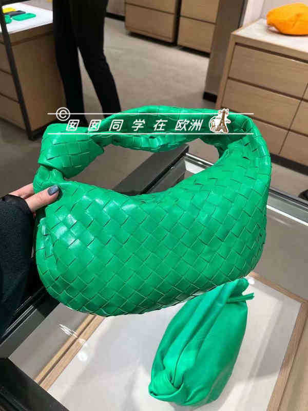 Handbag Bags Venetas Designer Bottegas Purchase Teen Jodie Armpit Sheepskin Woven Knotted Shoulder Crossbody T8A6 T8A6, Parrot green
Handbag Bags Venetas Designer Bottegas Purchase Teen Jodie Armpit Sheepskin Woven Knotted Shoulder Crossbody T8A6 T8A6, Parrot green