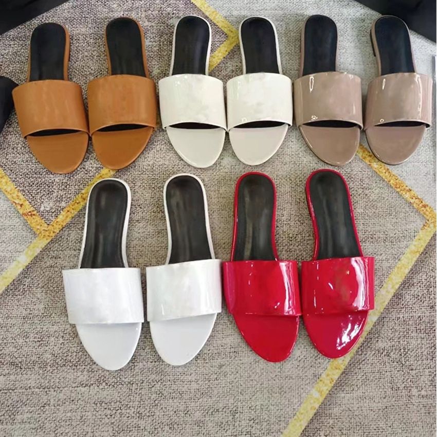Women Designer Sandals Leather Metal Buckle Soft Comfortable Flat Soles Slipper Thick Root High Heels Banquet Wedding Shoes
Women Designer Sandals Leather Metal Buckle Soft Comfortable Flat Soles Slipper Thick Root High Heels Banquet Wedding Shoes