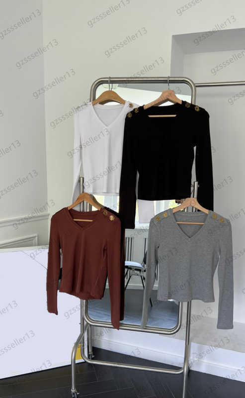 Womens Clothes Tops T-Shirts Arc De Triomphe Metal Buckle Decoration V-neck Slim Pullover T-Shirt Soft Elastic Texture Simple Versatile Style Women Wear 4 Colors 1970
Womens Clothes Tops T-Shirts Arc De Triomphe Metal Buckle Decoration V-neck Slim Pullover T-Shirt Soft Elastic Texture Simple Versatile Style Women Wear 4 Colors 1970