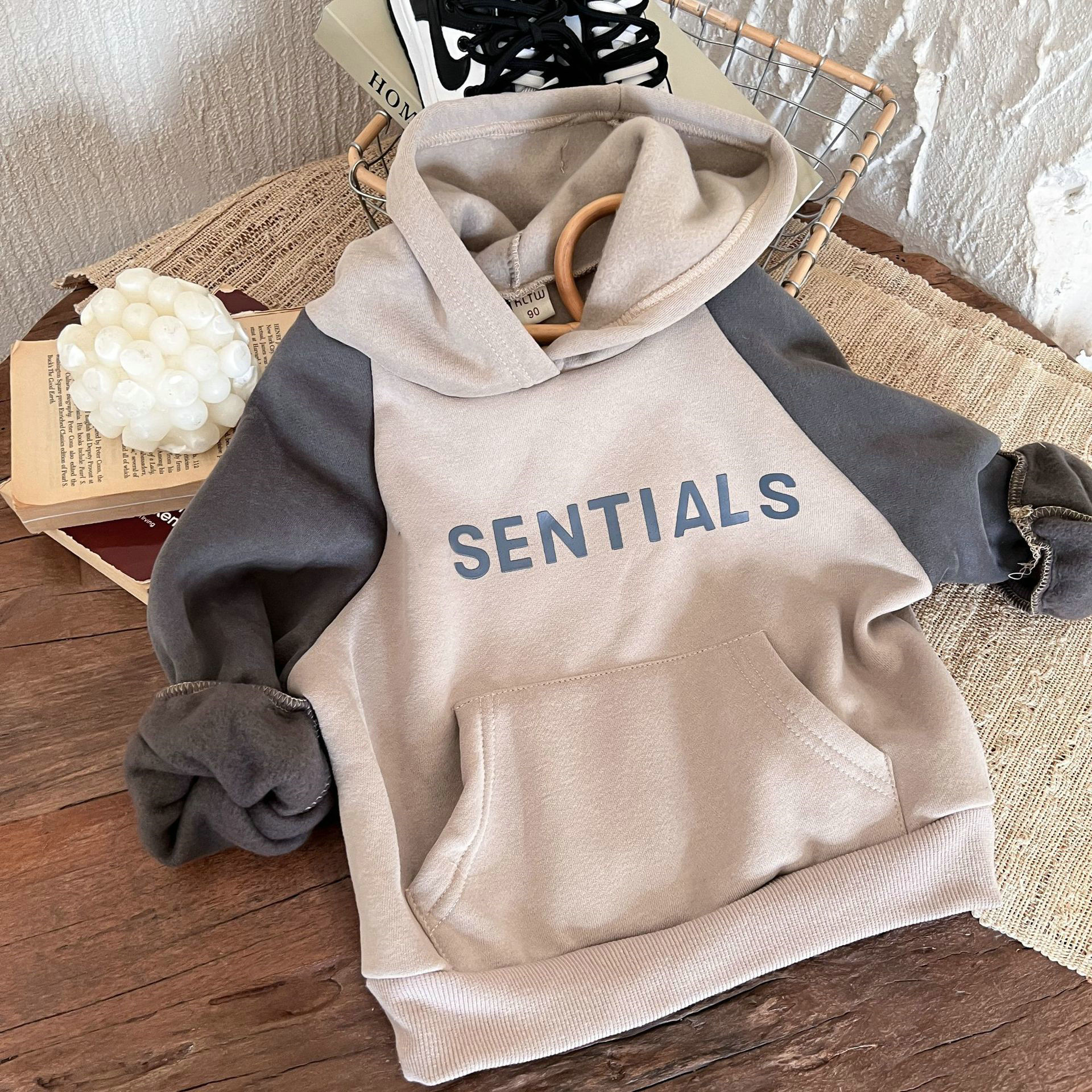 Boys and Girls Thick Sweatshirts Autumn and Winter New Childrens Keep Baby Warm Hooded Bottoming Shirt Top, Dark grey
Boys and Girls Thick Sweatshirts Autumn and Winter New Childrens Keep Baby Warm Hooded Bottoming Shirt Top, Dark grey