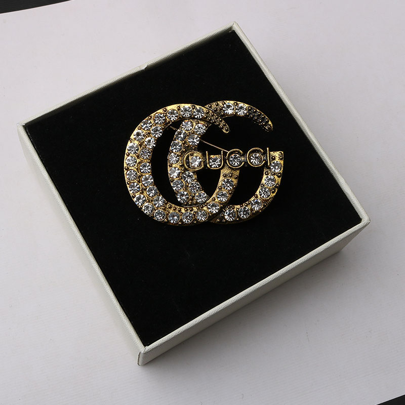 Vintage Luxury Women Designer Brand Letter Brooches 18K Gold Plated Inlay Crystal Rhinestone Jewelry Brooch Charm Girls Pin Marry Wedding Party Cloth Accessories
Vintage Luxury Women Designer Brand Letter Brooches 18K Gold Plated Inlay Crystal Rhinestone Jewelry Brooch Charm Girls Pin Marry Wedding Party Cloth Accessories