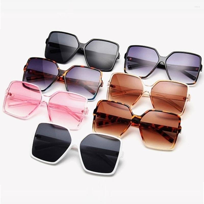 Sunglasses Luxury Oversized Square For Women And Men Vintage Brand Big Frame UV Protection Glasses Fashion Gradient
Sunglasses Luxury Oversized Square For Women And Men Vintage Brand Big Frame UV Protection Glasses Fashion Gradient