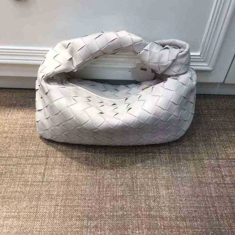 Evening bag 2022 Cowhide Leather Woven Bag Handmade Cow Split Bags Designer Hobo Cloud Purse 20220607, Sliver
Evening bag 2022 Cowhide Leather Woven Bag Handmade Cow Split Bags Designer Hobo Cloud Purse 20220607, Sliver