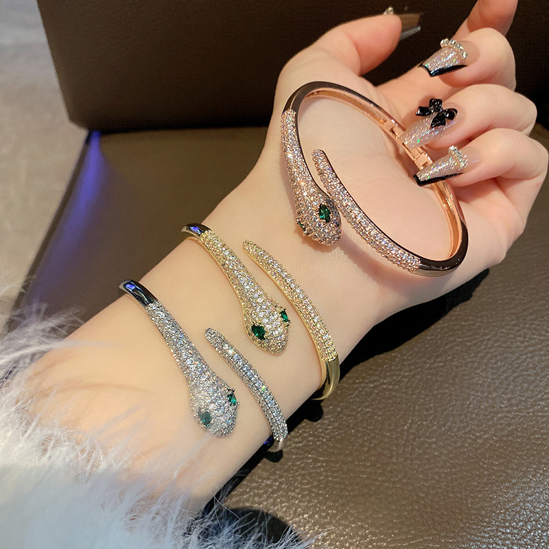 Luxury Brand Designer Jewelry European And American Fashion Exotic Snake Bracelet Green Eye Open Snake Female Evil Eye Bracelet Retro Exaggerated Whol