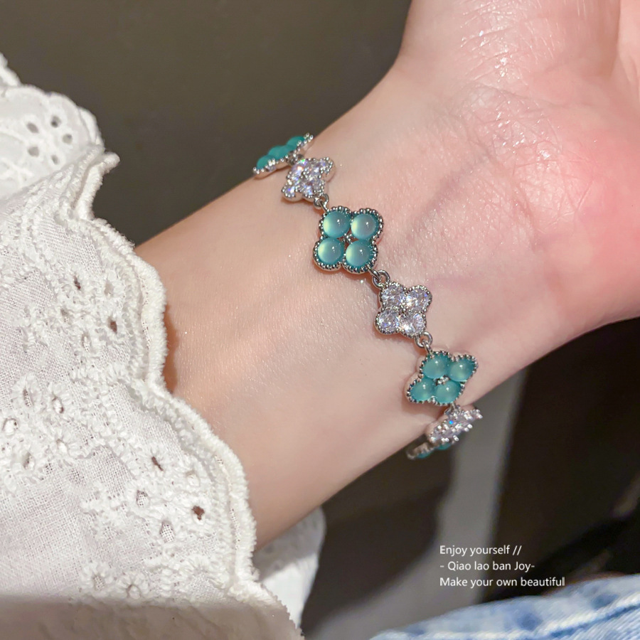 Designer Jewellery High Quality Blue Clover Shaped Bracelet with Silver Tone Crystal Detail for Daily and Special Occasions Gift Textured Fashionable 