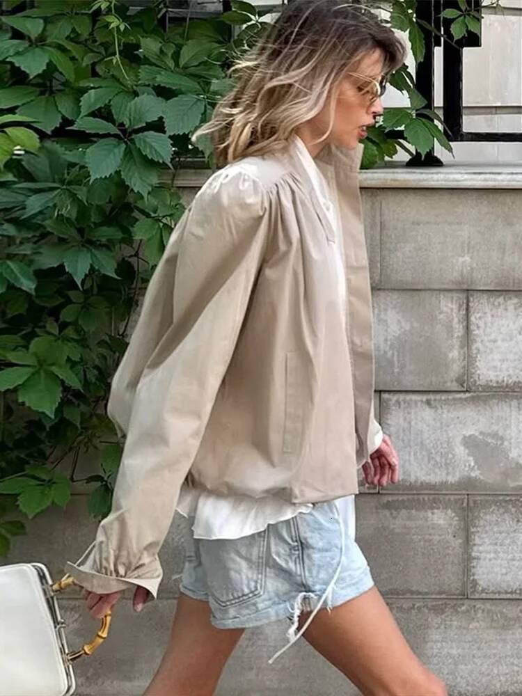 Women Pleated Padded Shoulder Button Jacket Lantern Sleeve Crop 2025 Trendy Versatile Trench Daily Retro-Chic Street Lady Coat dongdumaoyi