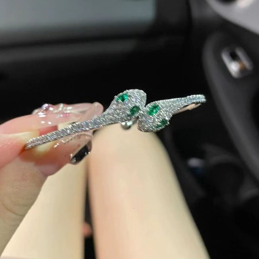 Luxury Brand Designer Jewelry New Green-Eyed Snake Light Luxury Bracelet Simple Exquisite Niche Style High-End Fashion Adjustable Bracelet For Women W