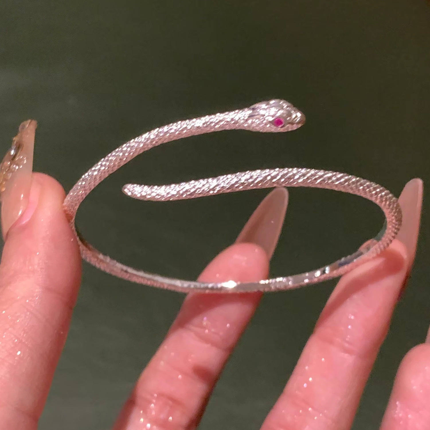 Luxury Brand Designer Jewelry New Green-Eyed Snake Light Luxury Bracelet Simple Exquisite Niche Style High-End Fashion Adjustable Bracelet For Women W