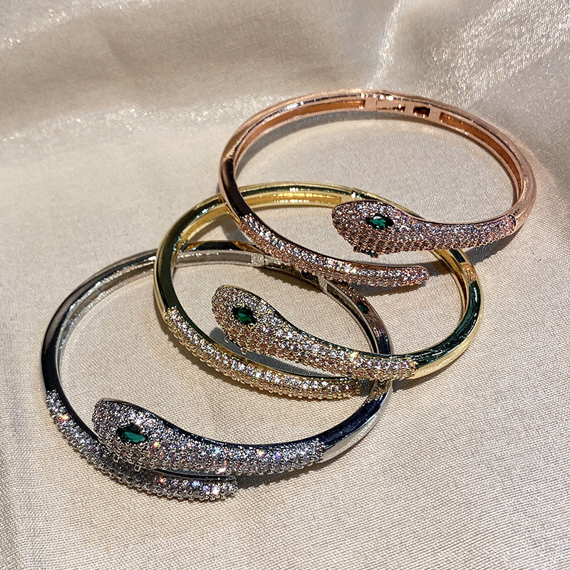 Luxury Brand Designer Jewelry European And American Fashion Exotic Snake Bracelet Green Eye Open Snake Female Evil Eye Bracelet Retro Exaggerated Whol