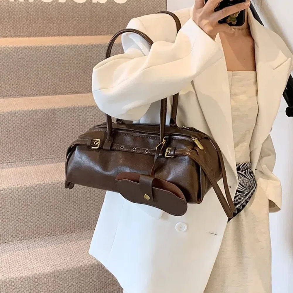 Retro PU Leather Underarm Bag Solid Color Belt Buckle Ladies Handbag Large Capacity Boston Autumn 250901