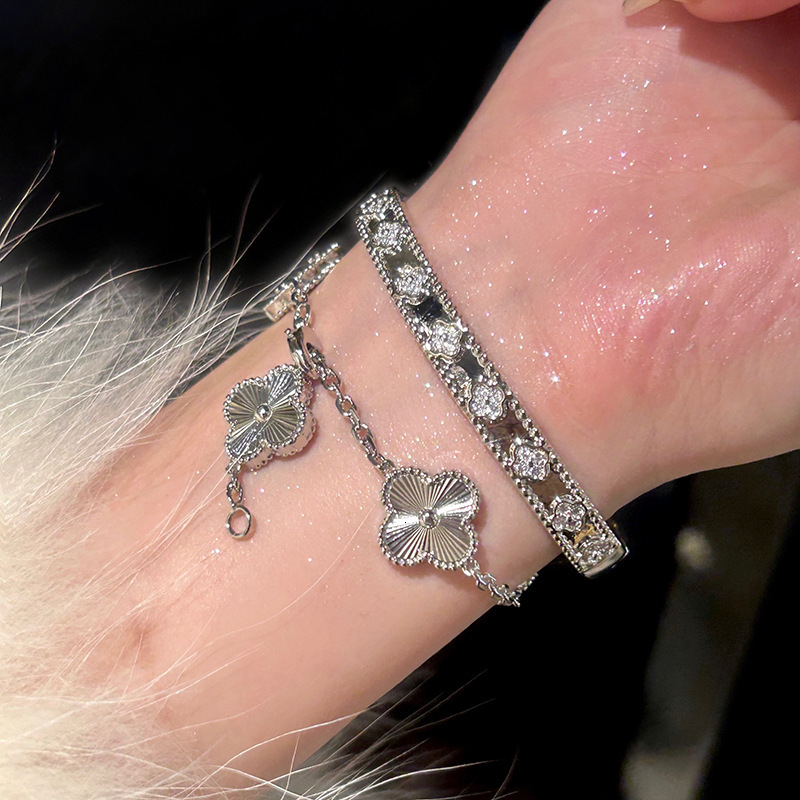 Luxury Brand Designer Jewelry Super Flash Diamond Set Four Petal Flower Bracelet, Niche And Cool Style Bracelet, High-end Women's Fashion Accesso