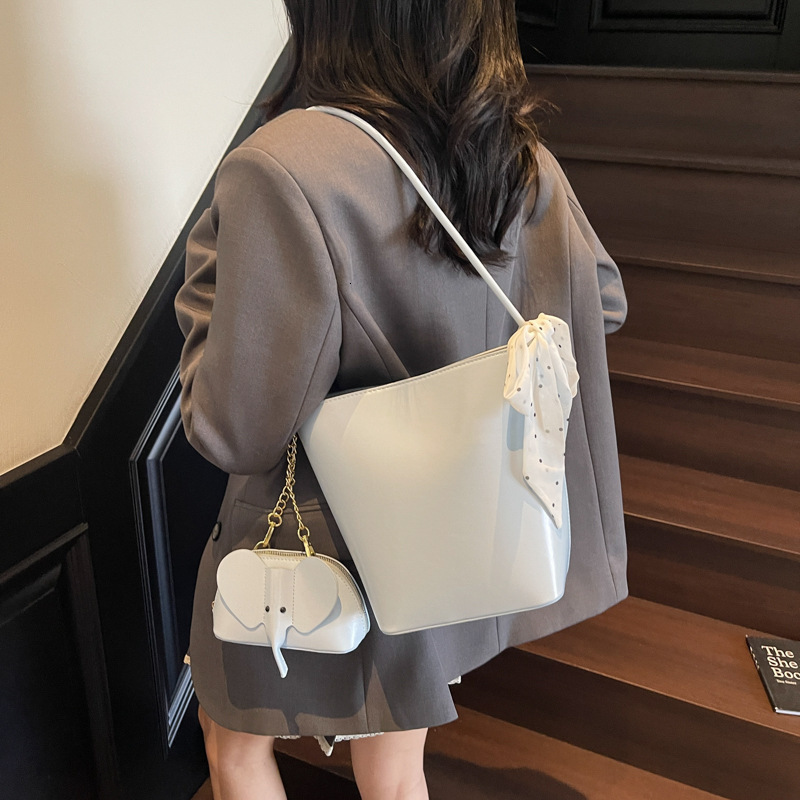 2025 autumn new women s diagonal cross bag atmosphere light luxury versatile design handbag fashionable niche mother bag designer shoulder bag