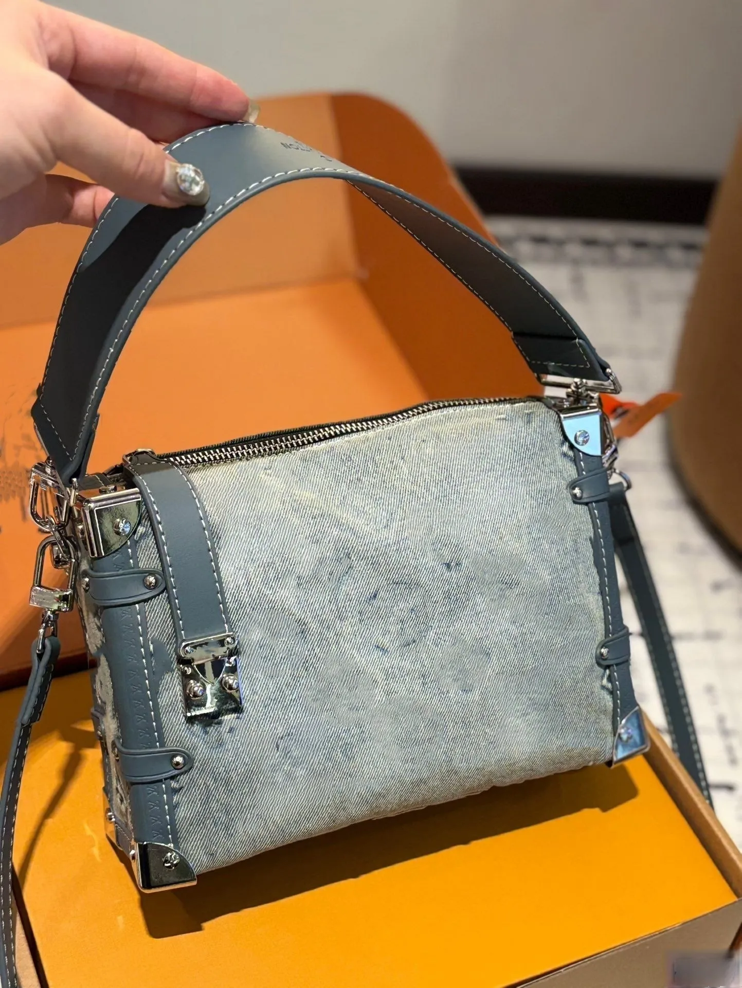 Classic Shoulder Bag SideTrunkHandbag Denim Soft Box Bags Messenger Crossbody Purse Designers Letter Zip Closure Metal Corners Removable Handle Strap 2025