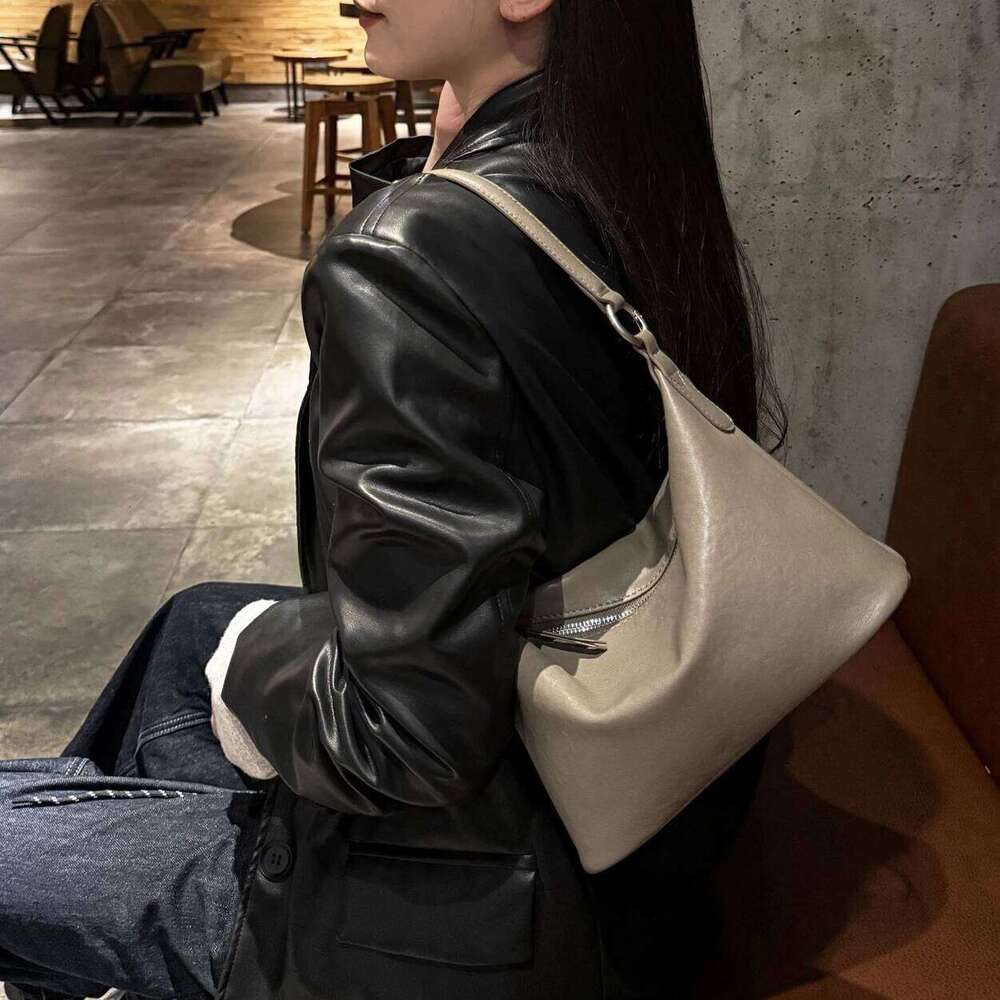 Ladies' 2025 Summer Vintage Veg-Tanned Cowhide Hobo Bag - Classic & Versatile Crossbody For Commuting Women's Shoulder Handbag