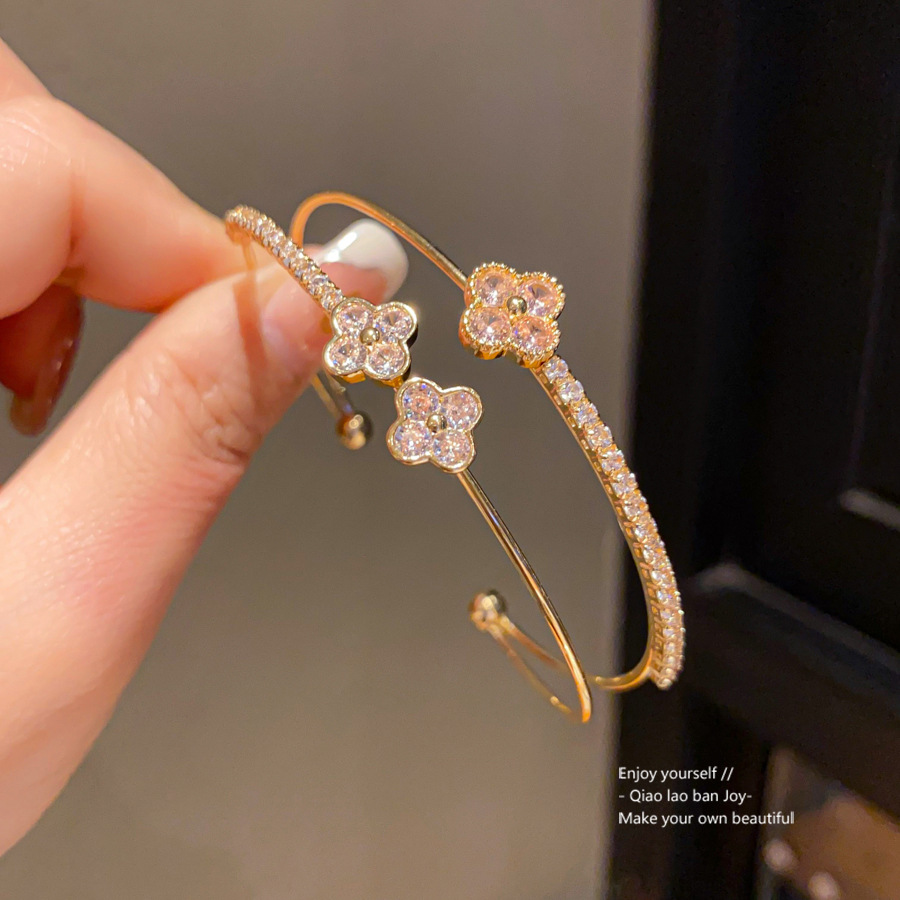 Gold - Toned Clover Crystal Double - Layered Bangle Sparkly Detail, Elegant for Daily or Glamorous Wrist Styling, High - Quality Accessory