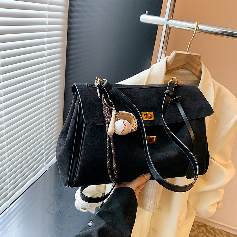 Free delivery designer bags Large capacity tote bag women retro armpit bag commuting handbag shoulder bag Pliant white