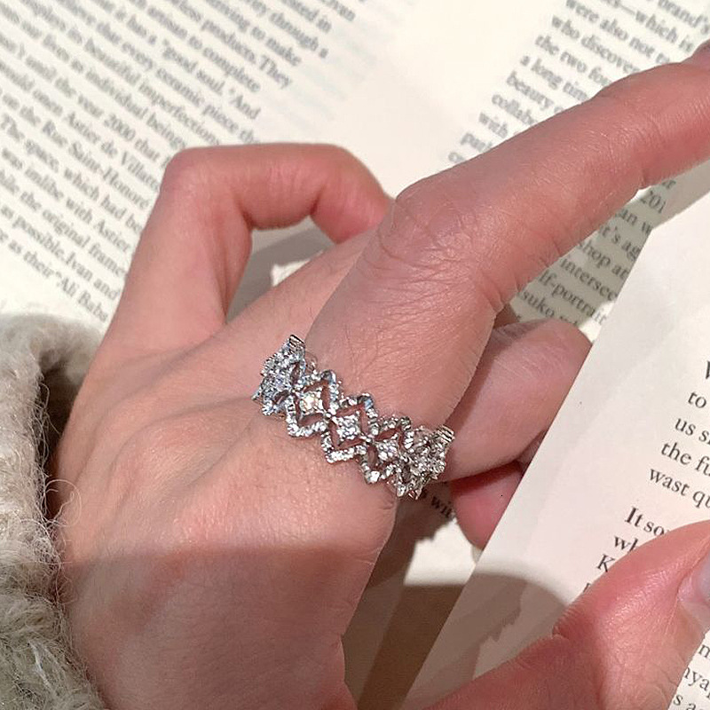 Luxury Brand Designer Jewelry Xiaohongshu Hot-Selling Hollow Lace Edge Ring For Women 2025 New Ancient Gold-Plated Silver Ring One Piece Dropshipping