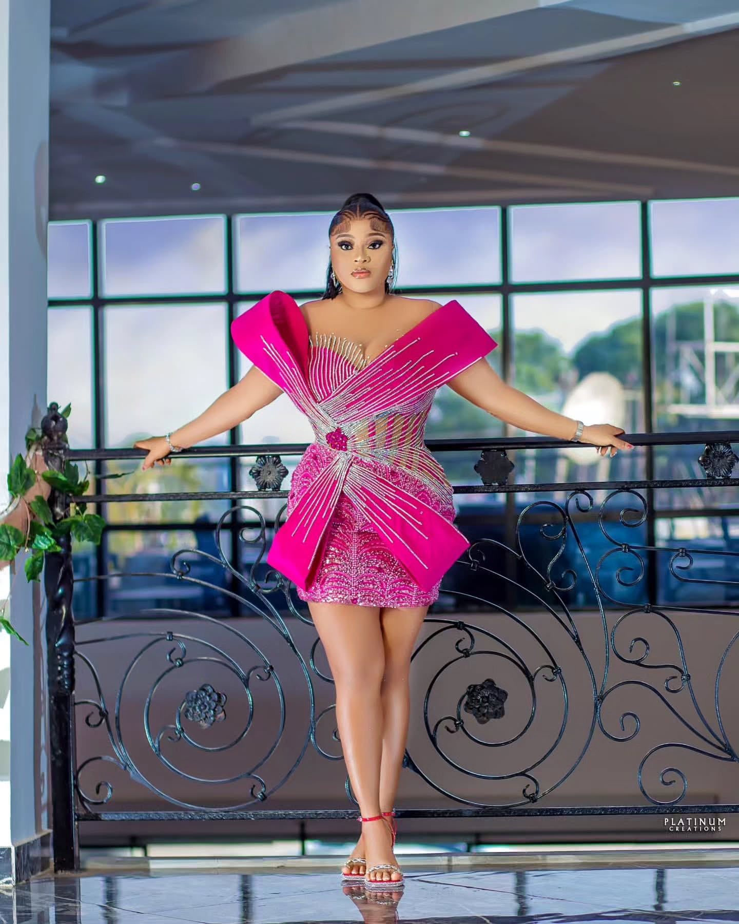Chic Fuchsia Sheath Cocktail Dress Beaded Sequined Sheer Neck Stylish Short Mini Graduation Homecoming Dresses For Special Occasions Sweetheart Gowns