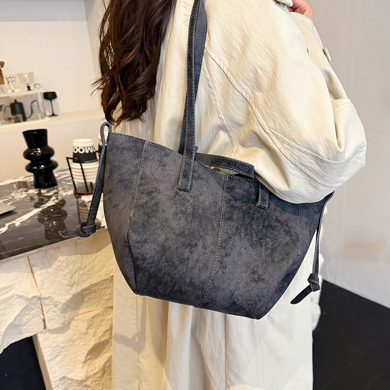 Autumn New Lightweight Retro Women s Diagonal Cross Bag Small and atmosphere Exquisite Handbag Versatile Light Luxury Fashion Designer Shoulder Bag