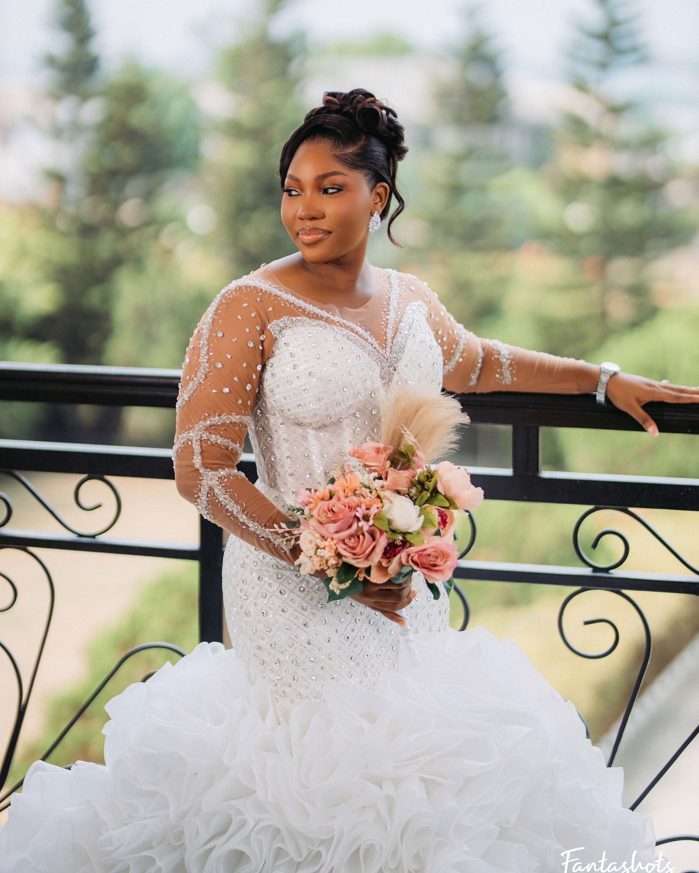 2025 Aso Ebi Plus Size Ivory Mermaid Wedding Dress Sheer neck Beaded Crystals Organza Tiers Luxurious Bridal Gowns Dresses