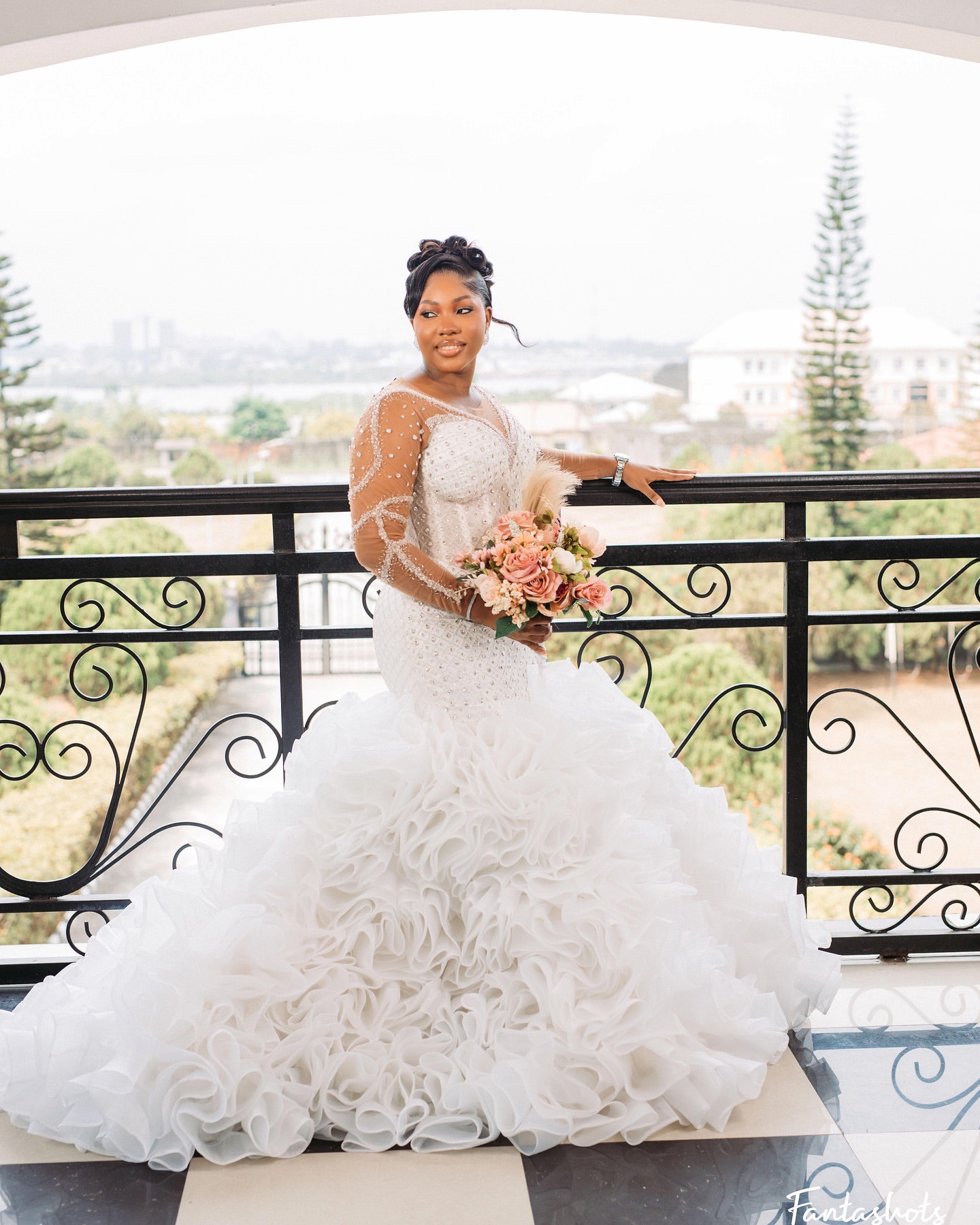 2025 Aso Ebi Plus Size Ivory Mermaid Wedding Dress Sheer neck Beaded Crystals Organza Tiers Luxurious Bridal Gowns Dresses