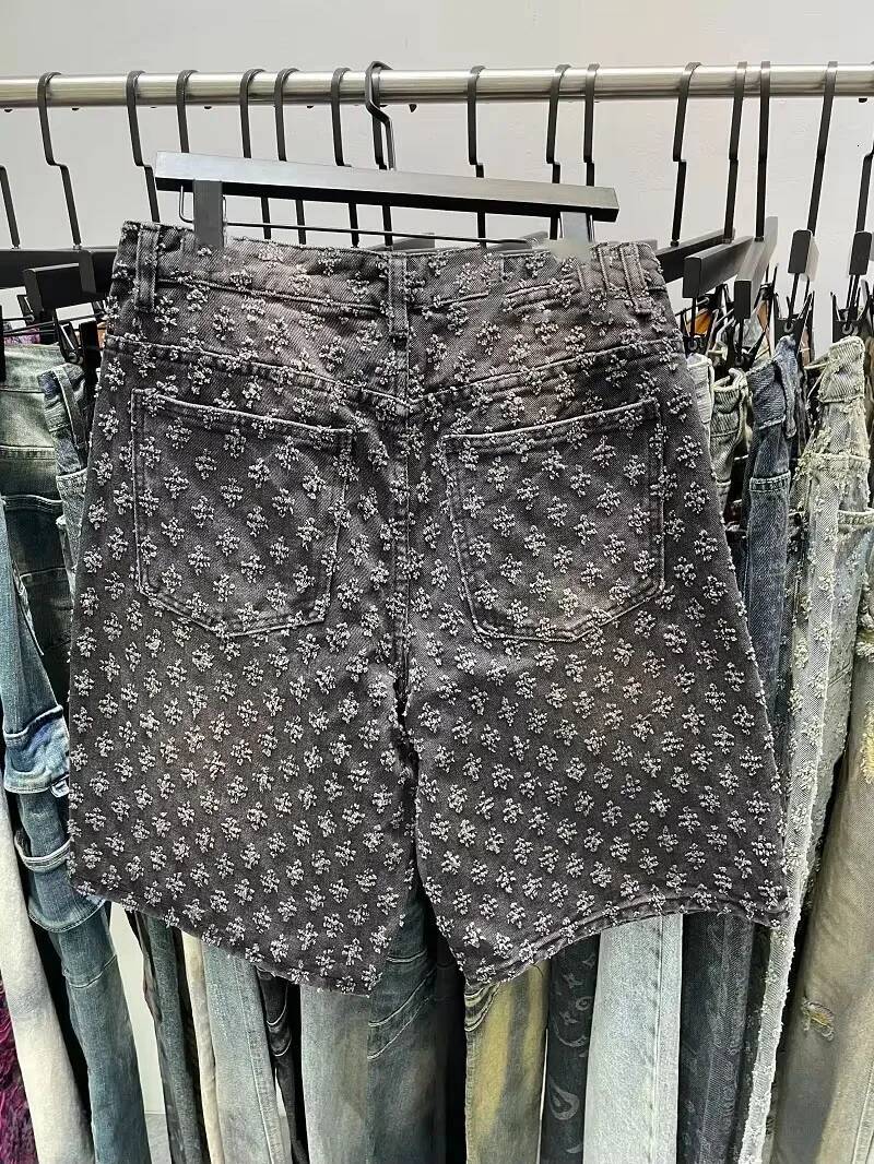 2025 New Fashionable Casual Summer Light Blue Outdated Men's Denim Shorts Popular Straight Leg Shorts Loose Men's High Street Niche Design T