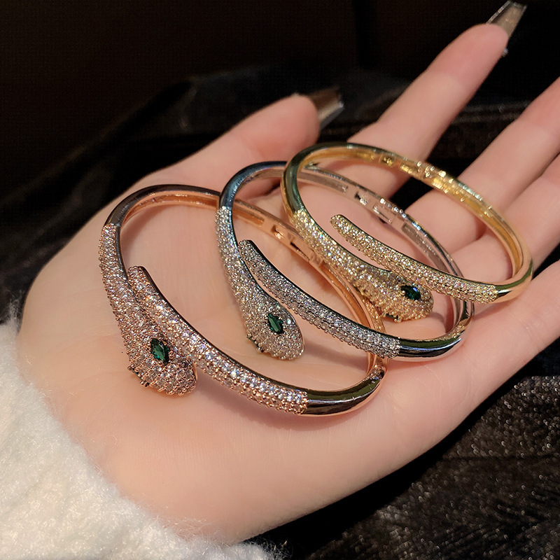 Luxury Brand Designer Jewelry European And American Fashion Exotic Snake Bracelet Green Eye Open Snake Female Evil Eye Bracelet Retro Exaggerated Whol