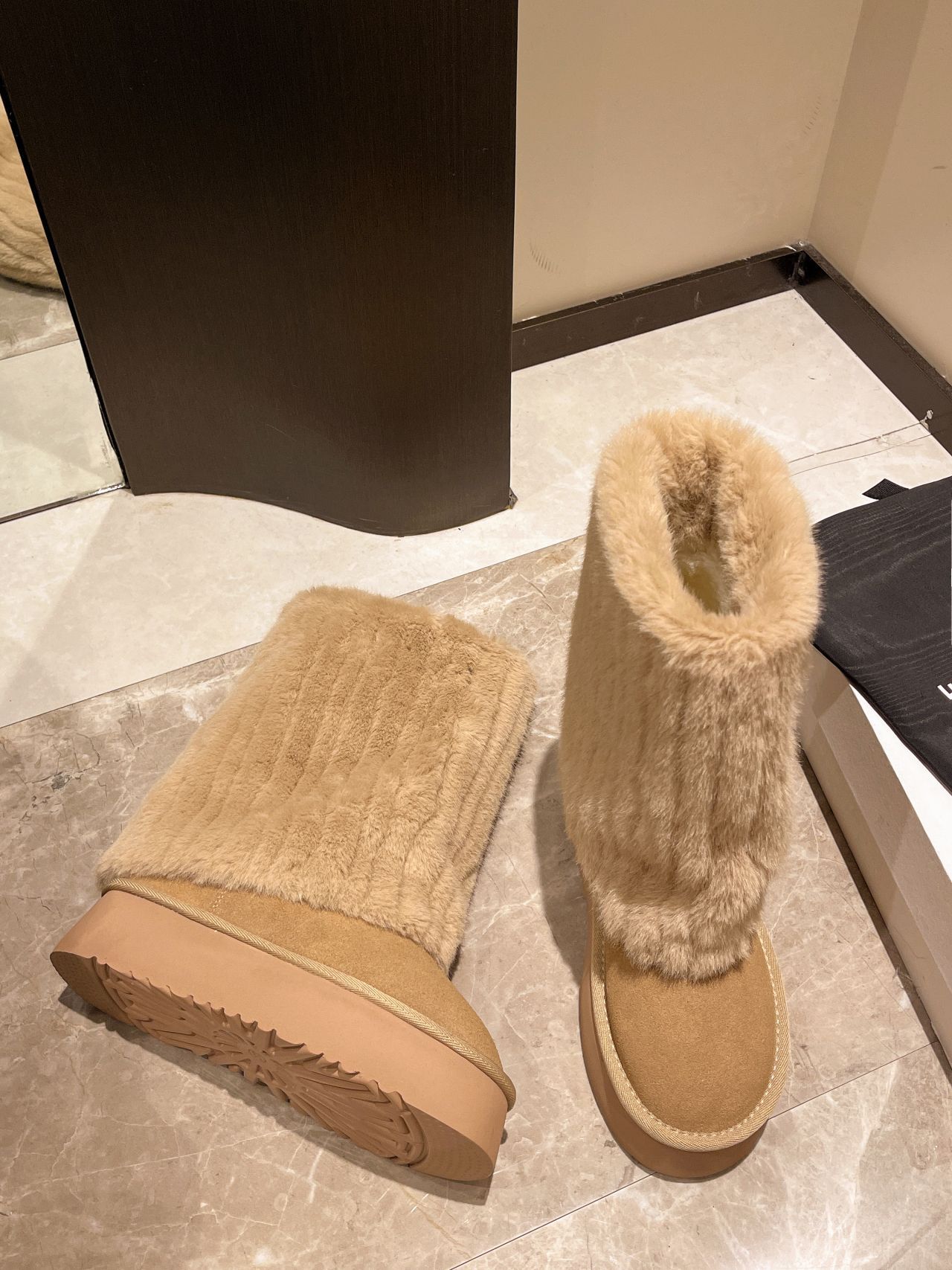 new Free delivery designer ladies snow boots Fashionable snow boots comfortable and simple with plush insulation shoes