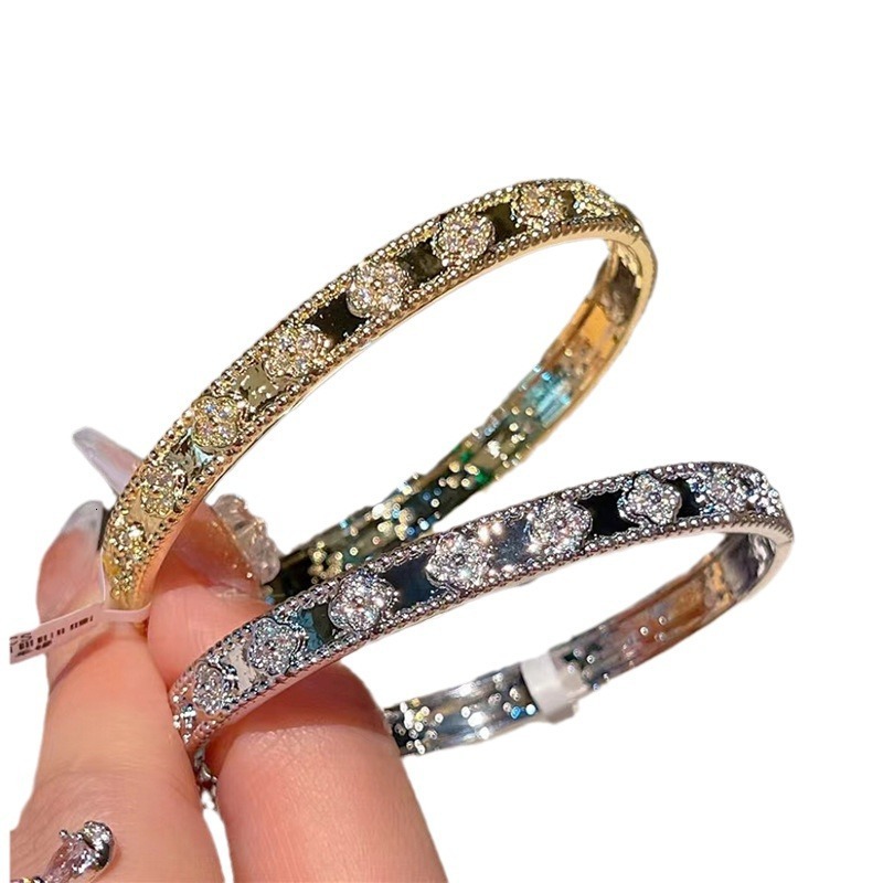 Luxury Brand Designer Jewelry Super Flash Diamond Set Four Petal Flower Bracelet, Niche And Cool Style Bracelet, High-end Women's Fashion Accesso