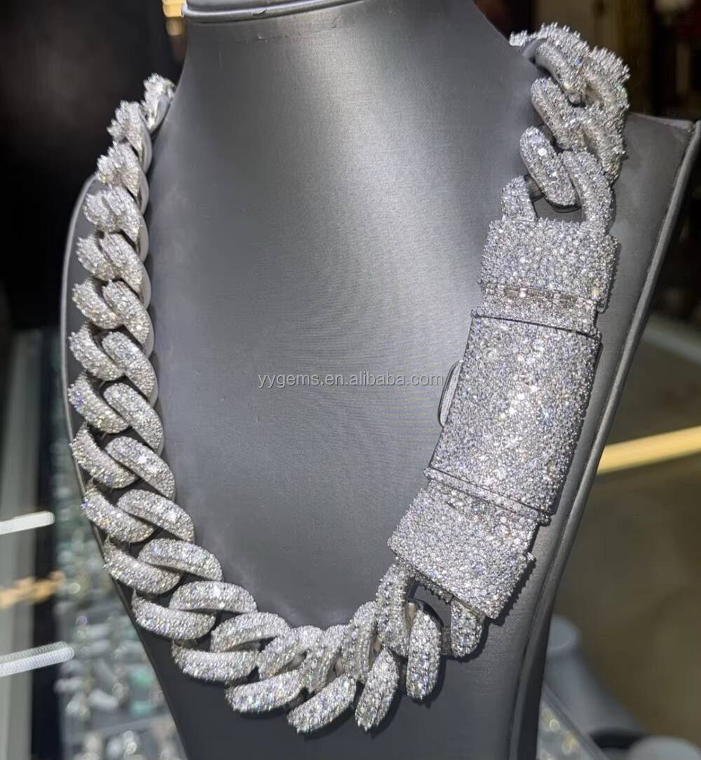 Yu Ying Customized Lock Heavy Chain Hip Hop 30MM Iced Out Moissanite Raised Chain S925 VVS Diamond Cuban Link Chain Necklace