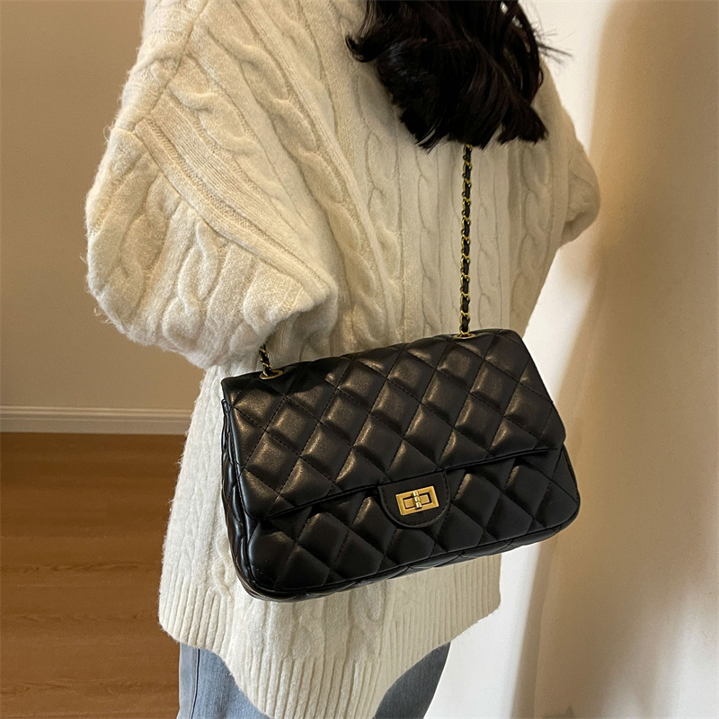 Free delivery designer bags Large capacity tote bag women retro armpit bag commuting handbag shoulder bag Flexible-use white cute