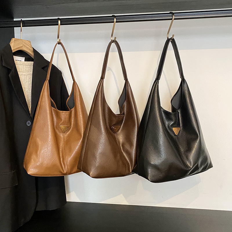 2025 New Vintage Spacious Underarm Tote Bag for Women, Autumn Winter Minimalist Bucket Shoulder Bag