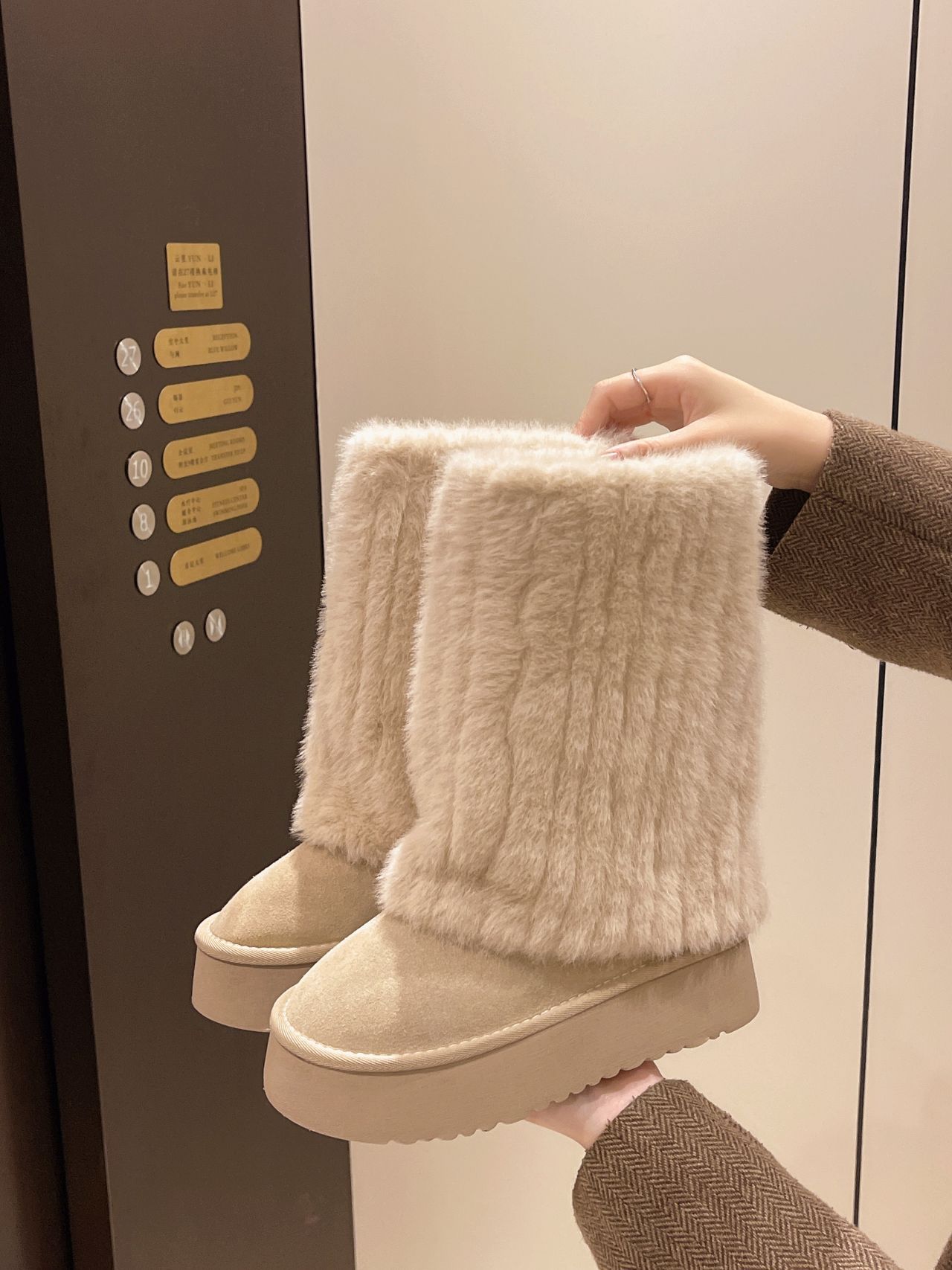 new Free delivery designer ladies snow boots Fashionable snow boots comfortable and simple with plush insulation shoes