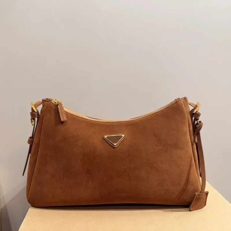 Designer bag with winter thick velvet tote bag for women fashionable shoulder bag deer skin luxury bag for men and women white black brown multi-color bag