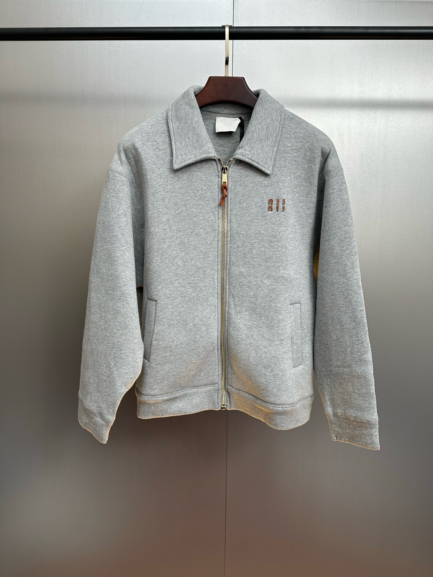 K1584 Design M cotton jersey jacket, plain composite fabric, matte textured leather, imported embroidery