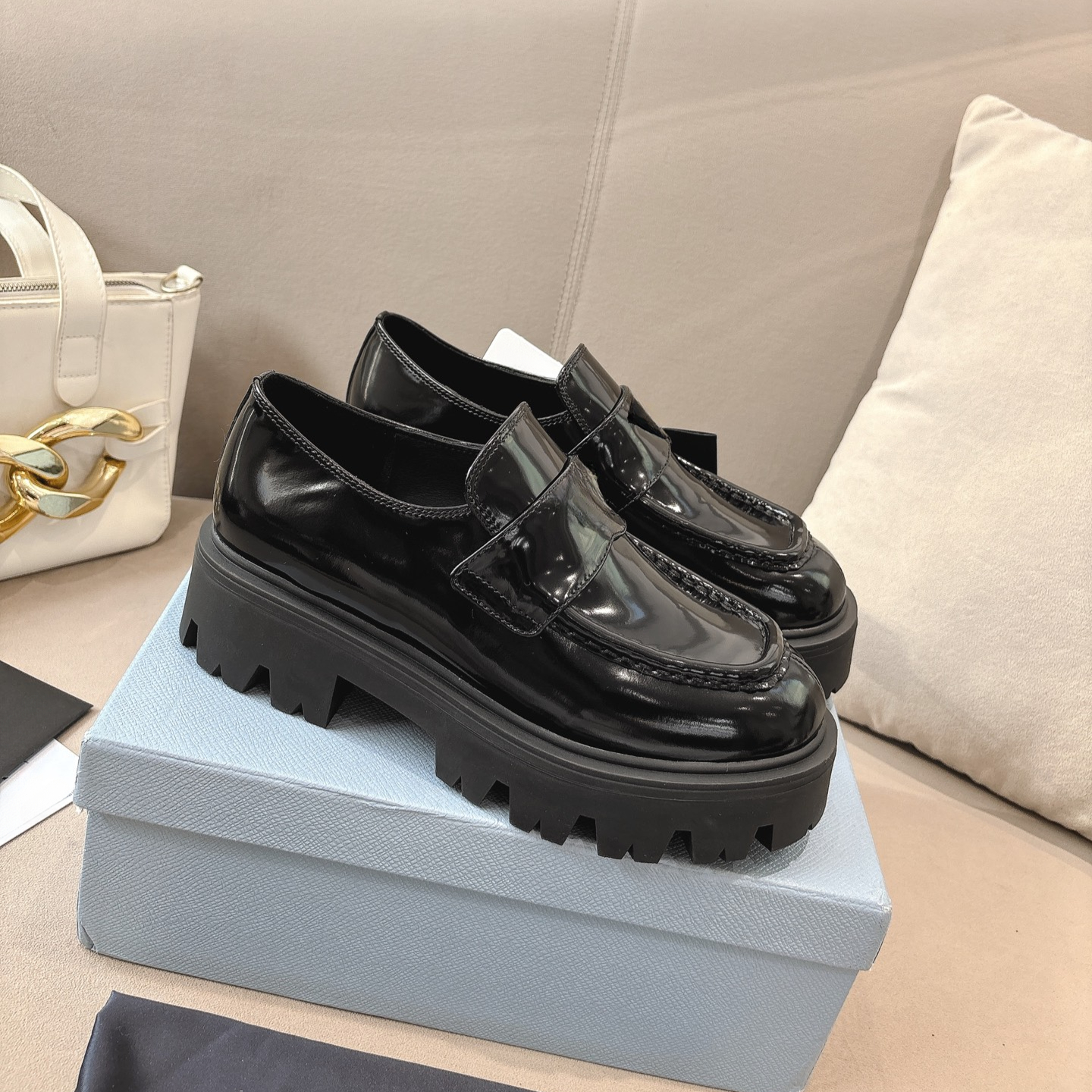 Luxury designer brand women new suede chunky heel loafers Classic slip on ladies dress shoes Round toe platform sandals Genuine leather design Factory footwear